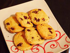 Хрупкави бисквити с парченца шоколад