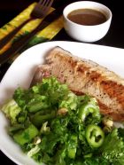 Снимка 1 от рецепта за Филе от пъстърва със зелена салата и кашу