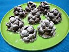 Рецепта за Сладки елхички от бисквити и шоколадови мидички