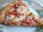 Снимка 1 от рецепта за Пица с шунка, сирене и кашкавал - вaриант 2