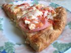 Снимка 2 от рецепта за Пица с шунка, сирене и кашкавал - вaриант 2
