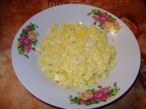Снимка 1 от рецепта за Бъркани яйца със сирене