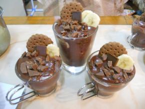 Снимка 1 от рецепта за Сладки чашки с шоколад и банан