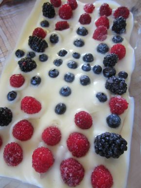 Снимка 1 от рецепта за Лятна бисквитена торта с горски плодове