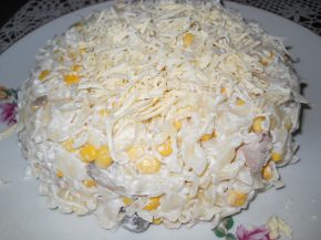 Снимка 1 от рецепта за Макаронена салата с пиле, мариновани гъби и кашкавал