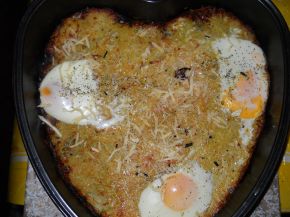 Снимка 1 от рецепта за Пататник с яйца на очи