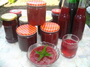 Снимка 1 от рецепта за Сладко и сироп от ягоди