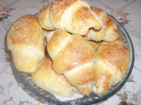 Снимка 1 от рецепта за Козуначени кифли с мармалад от сливи и ябълки