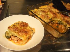 Снимка 1 от рецепта за Запеканка с пилешко филе, тиквички и сварени картофи
