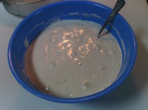 Снимка 3 от рецепта за Бял сладкиш със златни стафиди