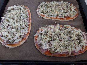 Снимка 3 от рецепта за Бърза пица