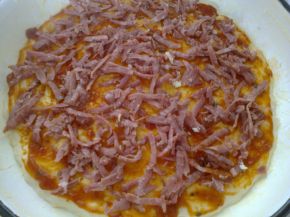 Снимка 9 от рецепта за Домашна пица с богата плънка