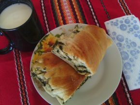 Снимка 3 от рецепта за Домашноточена закуска със спанак и сирене