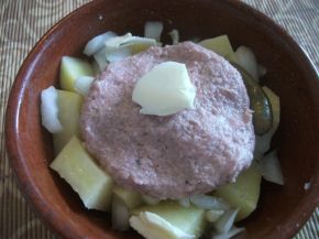 Снимка 2 от рецепта за Гювечета с картофи и кюфтенца