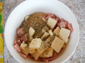 Снимка 3 от рецепта за Гъби с шунков колбас, кашкавал и топено сирене