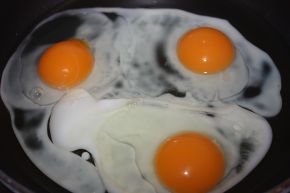 Снимка 3 от рецепта за Яйца на очи