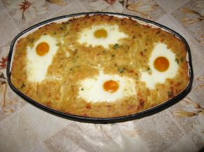 Снимка 3 от рецепта за Яйца в картофено легло