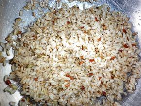Снимка 2 от рецепта за Кафяв ориз със зеленчуци и късчета пилешко месо