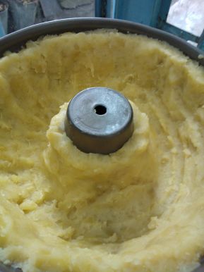 Снимка 2 от рецепта за Картофен кекс с плънка