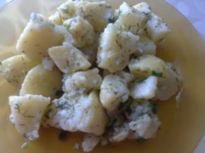 Снимка 4 от рецепта за Картофена салата с лук