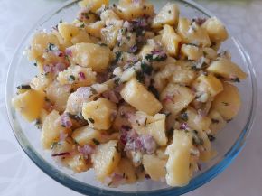 Снимка 7 от рецепта за Картофена салата с лук