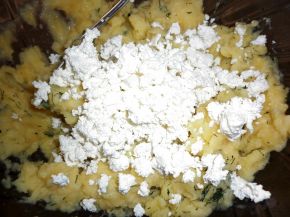 Снимка 3 от рецепта за Картофени кюфтета на фурна