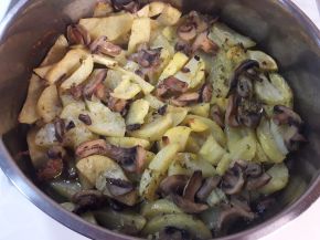 Снимка 3 от рецепта за Картофи, гъби и сметана на фурна
