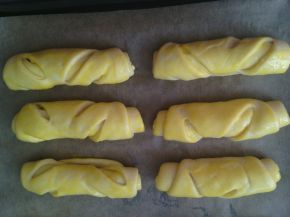 Снимка 6 от рецепта за Кифли с пълнеж от яйца и сирене