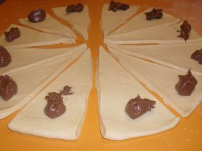 Снимка 2 от рецепта за Кифли с течен шоколад и ром