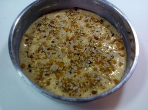 Снимка 2 от рецепта за Козуначен кекс със захарни перлички, орехи и стафиди