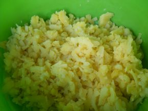 Снимка 4 от рецепта за Кълбенца от картофи, тиквички и извара
