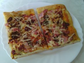 Снимка 2 от рецепта за Лесна пица