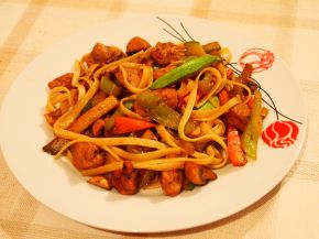 Снимка 2 от рецепта за Лингуини със свинско и зеленчуци по китайски