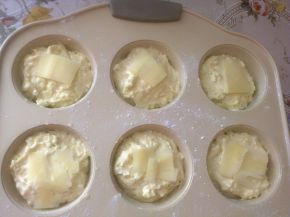 Снимка 2 от рецепта за Меки мъфини със сирене и кашкавал
