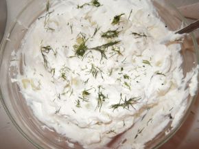 Снимка 2 от рецепта за Млечна салата с кисели краставички