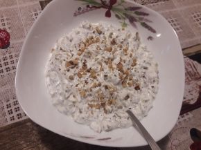 Снимка 4 от рецепта за Млечна салата с кисели краставички