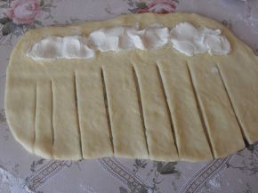 Снимка 3 от рецепта за Охлювчета с крема сирене