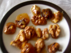 Снимка 2 от рецепта за Орехови ядки с мед и соев сос