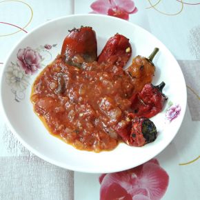 Снимка 2 от рецепта за Панирани чушки с доматен сос - II вариант