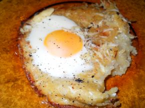 Снимка 2 от рецепта за Пататник с яйца на очи