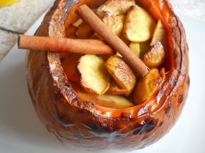Снимка 4 от рецепта за Печена тиква с ябълки и канелени пръчици