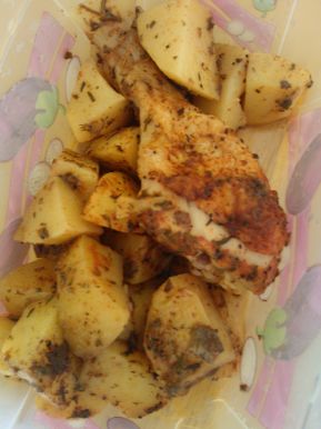Снимка 9 от рецепта за Печени пилешки бутчета с картофи