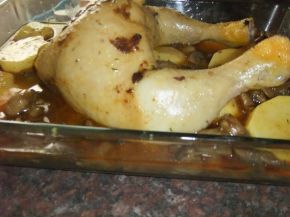 Снимка 2 от рецепта за Печено пиле с гъби, картофи и счукан чесън