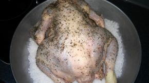 Снимка 2 от рецепта за Печено пиле върху сол
