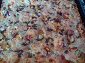 Снимка 3 от рецепта за Пица с кашкавал, царевица, домати и чоризо