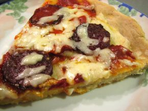 Снимка 1 от рецепта за Пица със салам и чушка