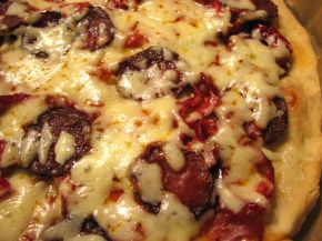 Снимка 3 от рецепта за Пица със салам и чушка
