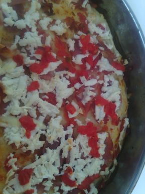 Снимка 4 от рецепта за Пица със сирене, филе и пресни домати