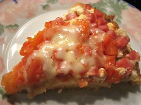 Снимка 1 от рецепта за Пица с шунка, сирене и кашкавал