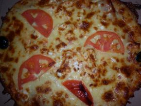 Снимка 2 от рецепта за Пица с шунка, сирене и кашкавал